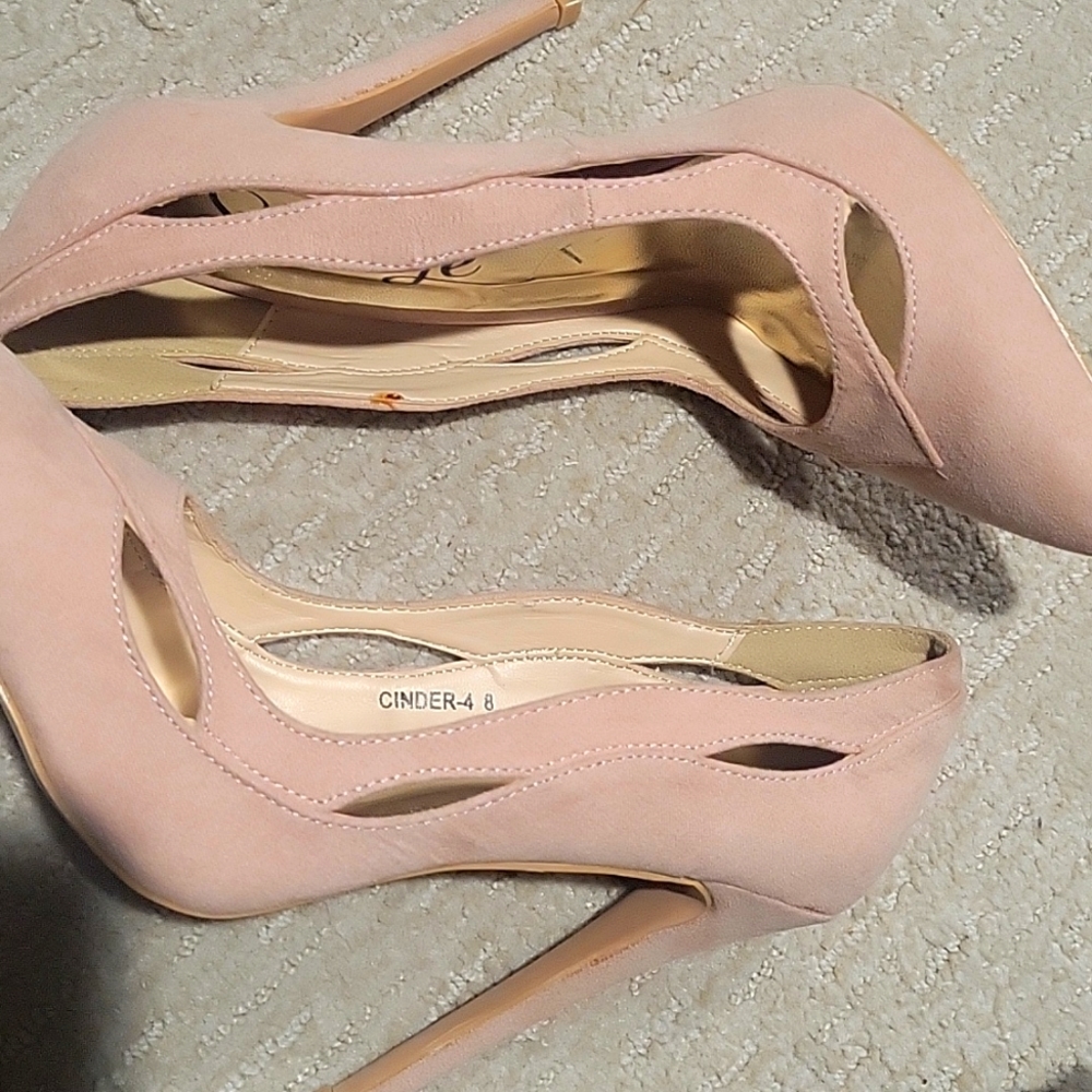 Light pink heels like new